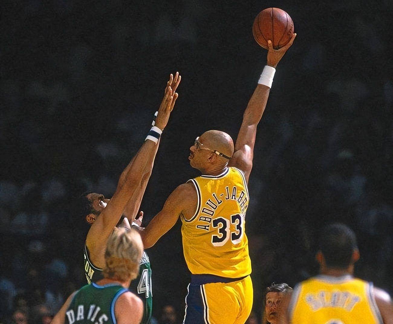 LOL赛事官方：输给WBG后 卫冕冠军EDG将无缘2025年MSI